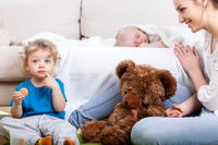Kind und Mutter Familie Fürsorge Erziehung Betreuung